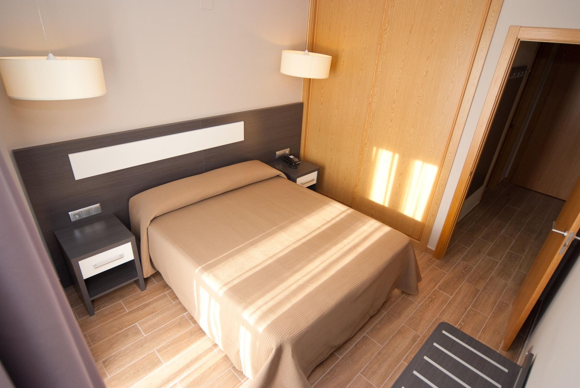 Apartahotel & Spa Jacetania Хака Экстерьер фото