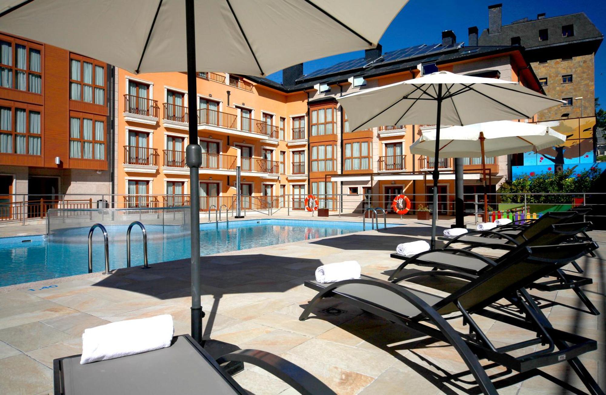 Apartahotel & Spa Jacetania Хака Экстерьер фото