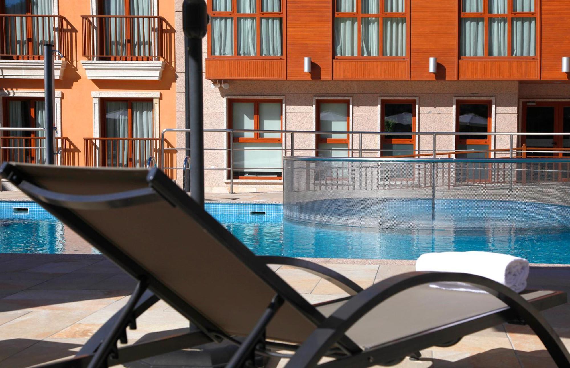 Apartahotel & Spa Jacetania Хака Экстерьер фото